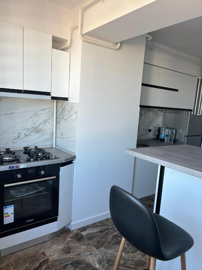 Apartament Bloc Nou - Self Check In - Free Parking Craiova Bagian luar foto