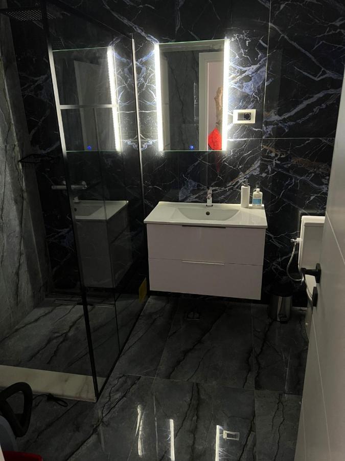 Apartament Bloc Nou - Self Check In - Free Parking Craiova Bagian luar foto